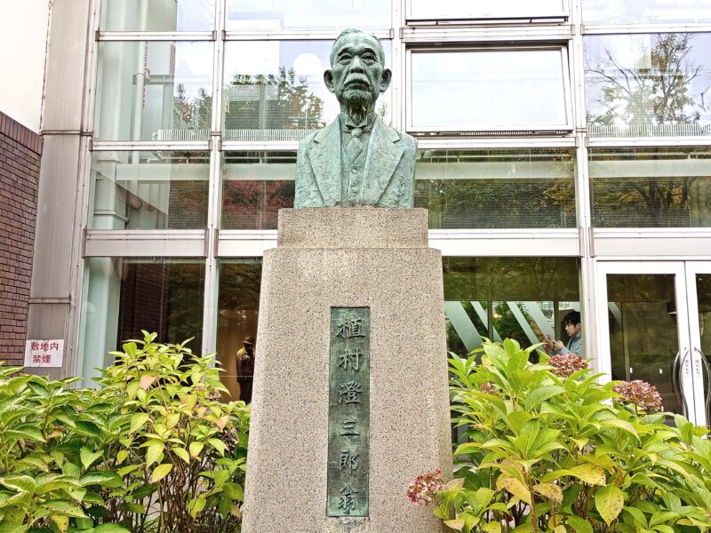 サッポロファクトリーにある植村澄三郎翁の銅像