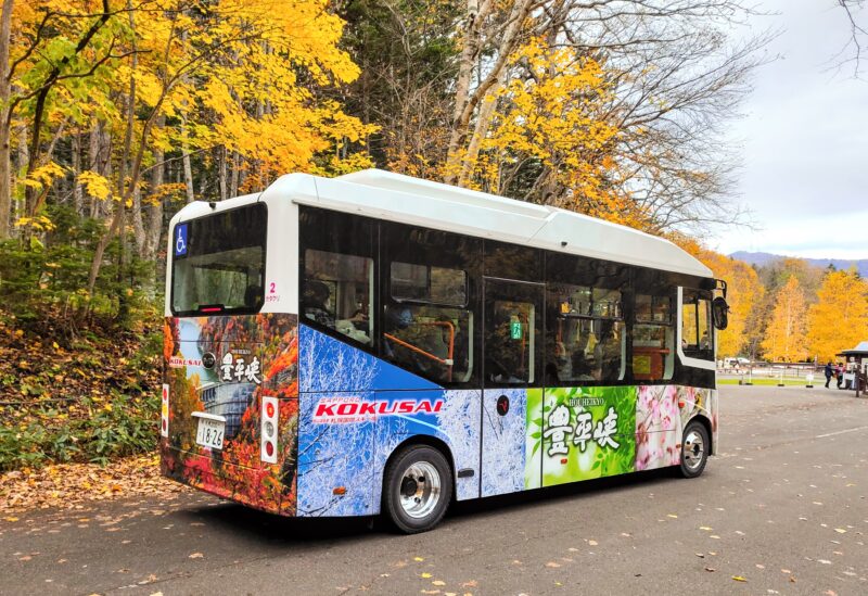 豊平峡ダム湖へ向かう電気バス
