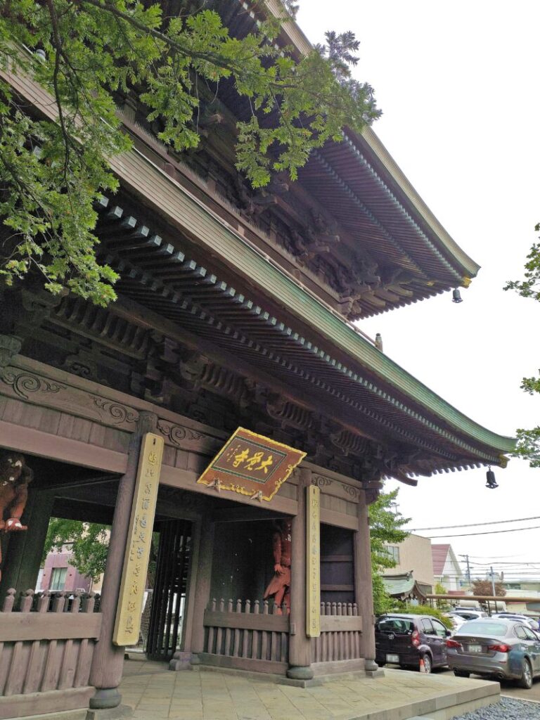 金龍山大覚寺の山門
