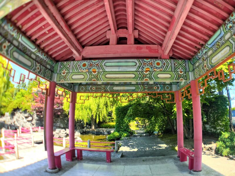 百合が原公園「世界の庭園」その2瀋芳園の東屋