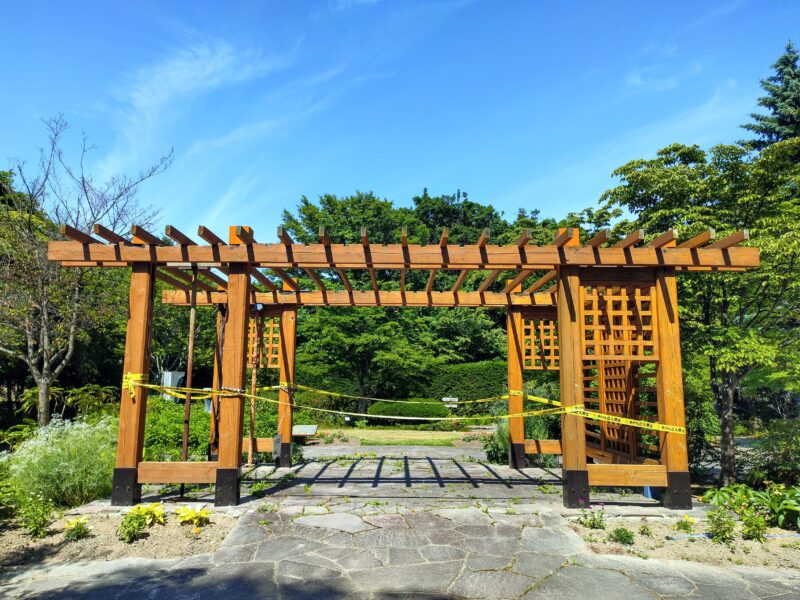 百合が原公園「世界の庭園」その4ポートランドガーデンのパーゴラ