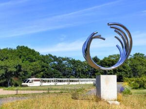 百合が原公園のモニュメントその３「花の輪と和」
