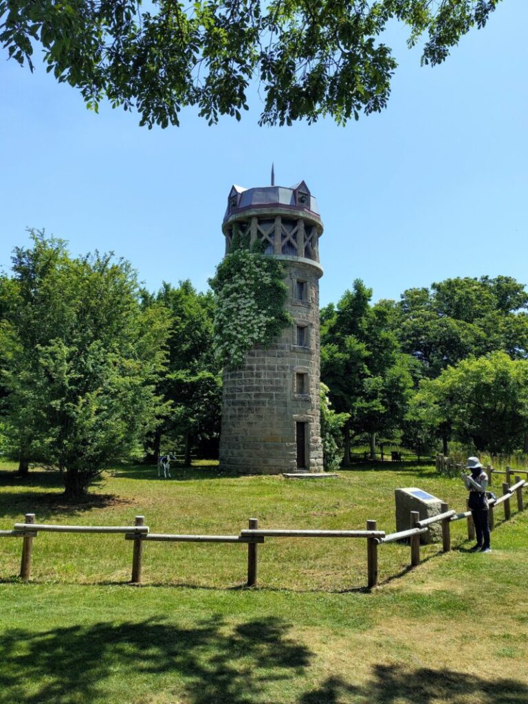 百合が原公園のサイロ展望台