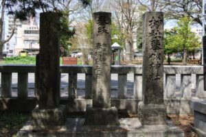 琴似神社の境内にある旧社号標。