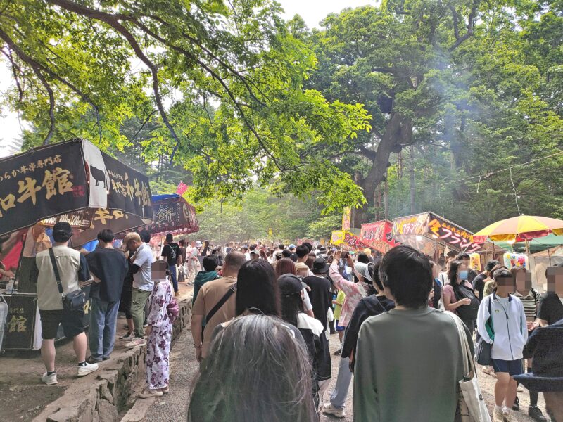 神宮境内で営業する北海道神宮例祭（札幌まつり）の露店