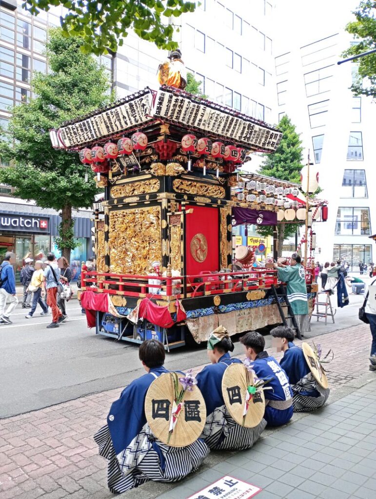 北海道神宮例祭（札幌まつり）の神輿渡御の山車（第4豊水祭典区の須佐之男命）