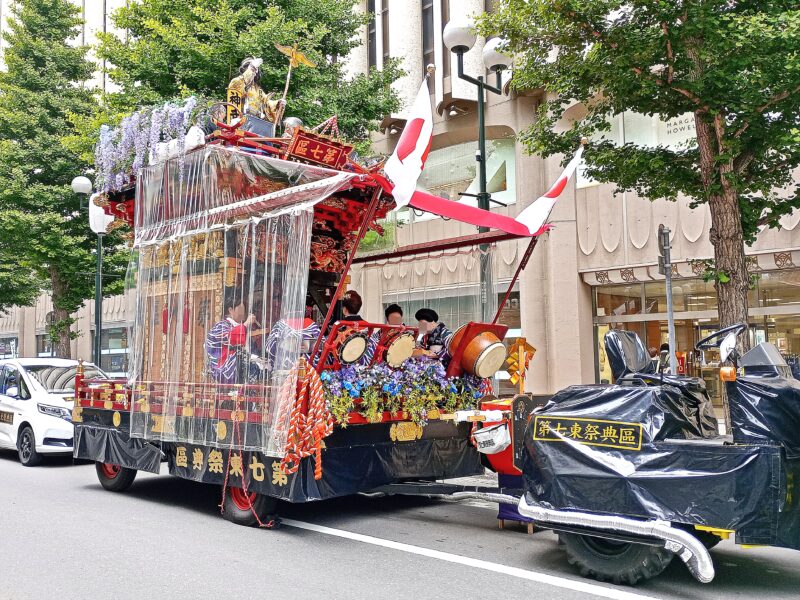 北海道神宮例祭（札幌まつり）の神輿渡御の山車（第7東祭典区の神武天皇）