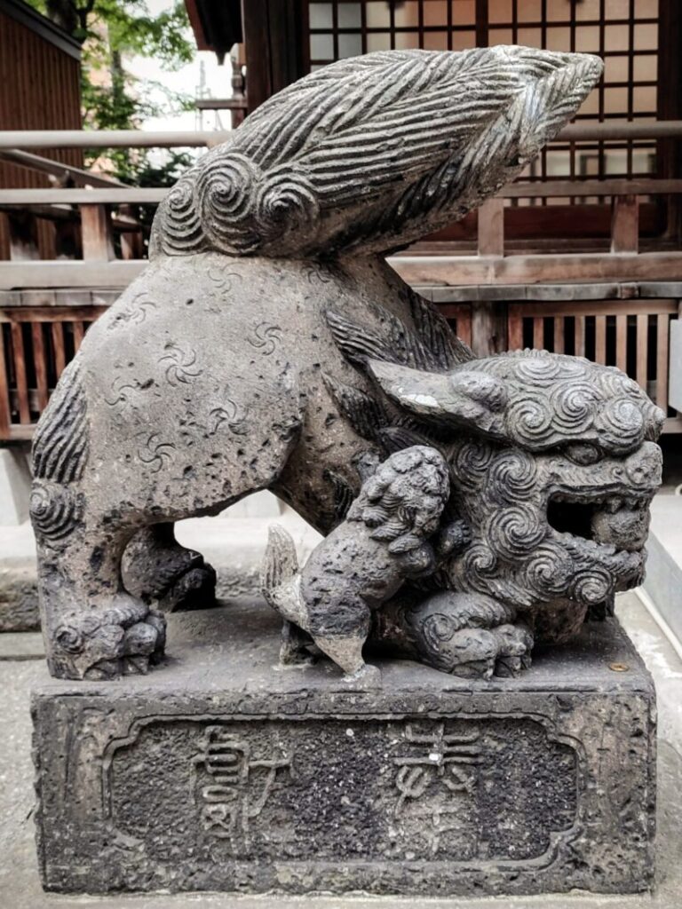北海道神宮頓宮の狛犬