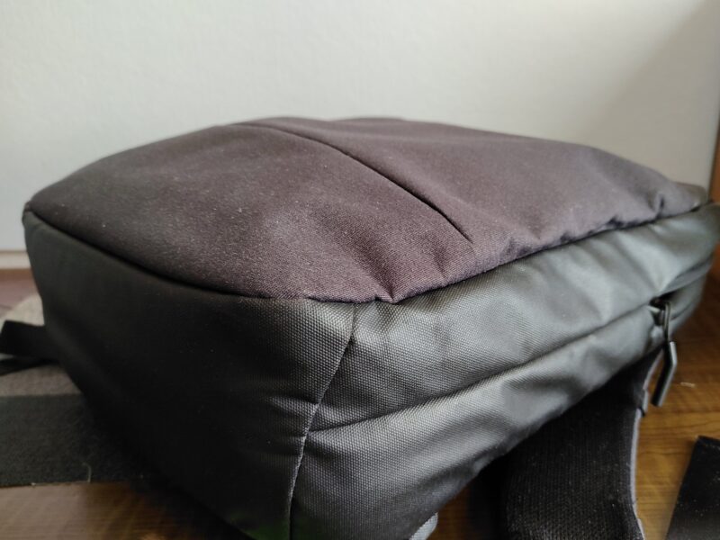 Incase社製のCity Compact Backpackの底面