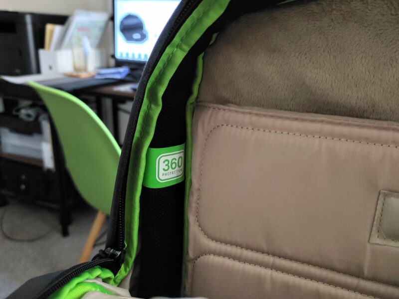 Incase社製のCity Compact Backpackの内張り（限定品）