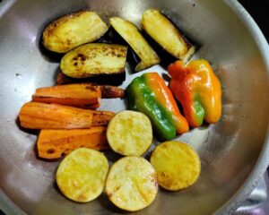 野菜を焼いてゆく
