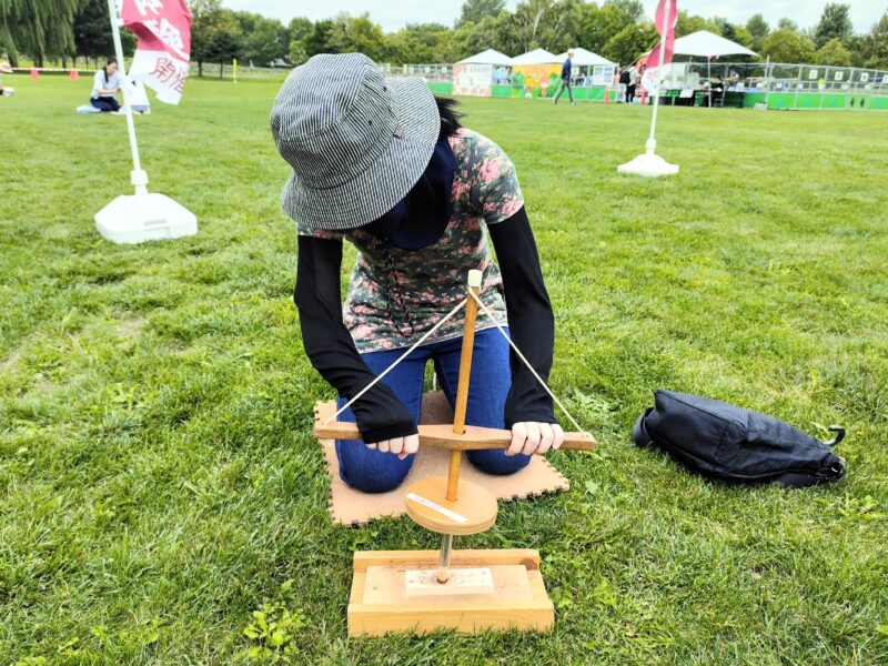 サッポロさとらんどの体験学習館で火起こしに挑戦