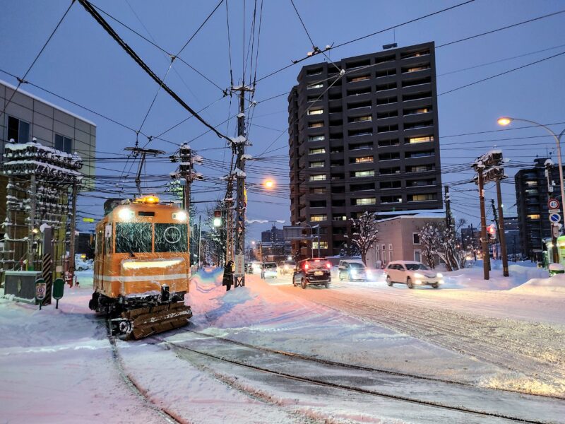 整備場を出庫するササラ電車