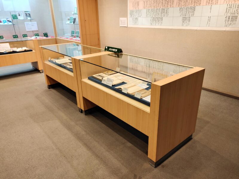 令和7年度札幌市中央図書館特別展にて北大の歴史書コーナー