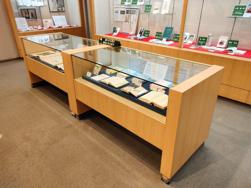 令和7年度札幌市中央図書館特別展にて絵になる北大・舞台になる北大の展示