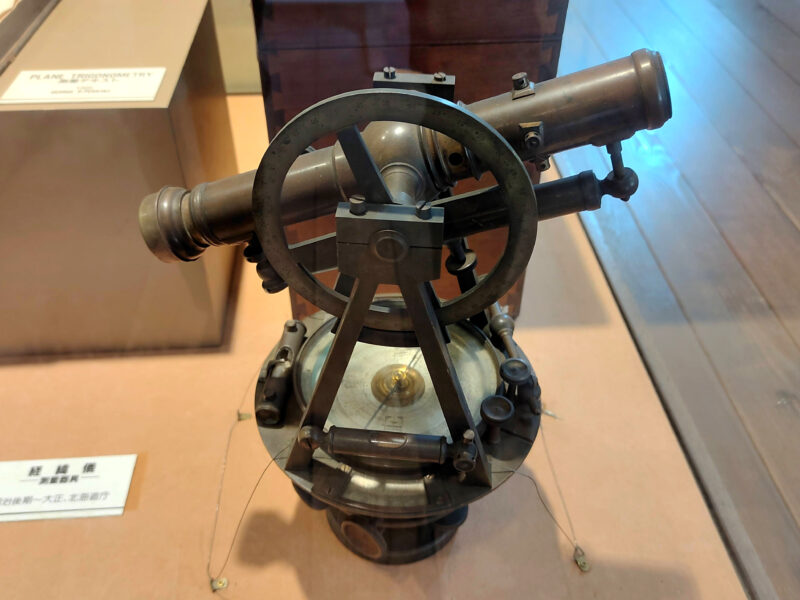 福士成豊氏が愛用していたと思しき経緯儀