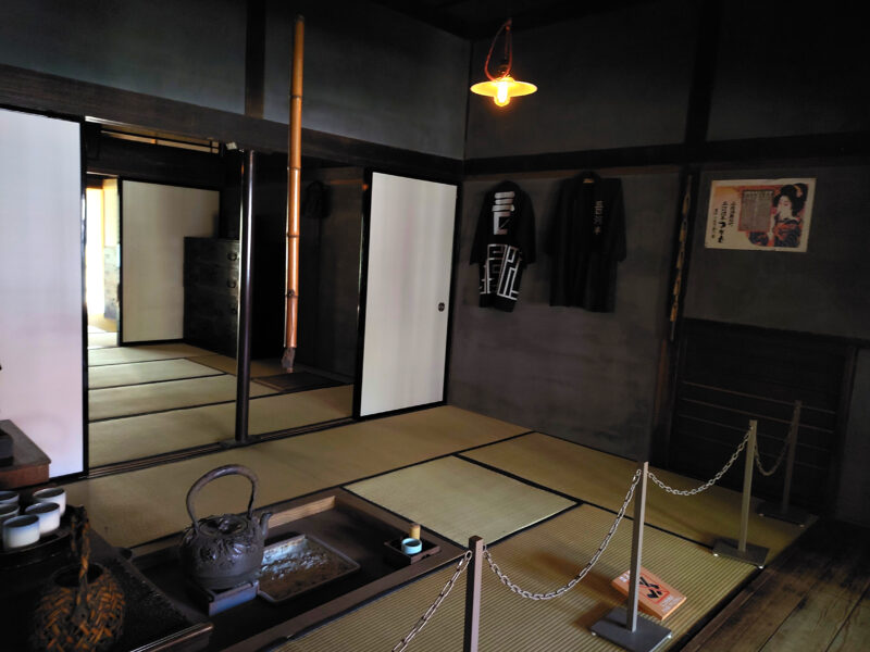 旧三〼河本そば屋の居間