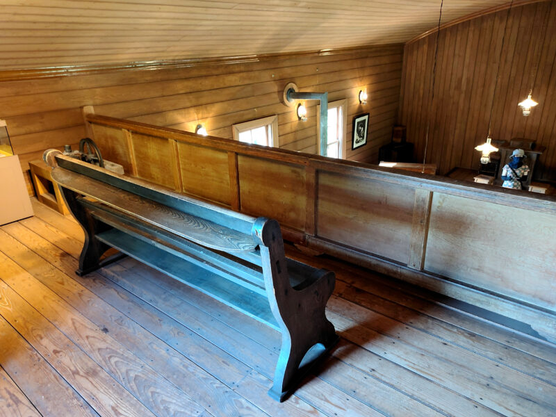 旧浦河公会会堂の二階席