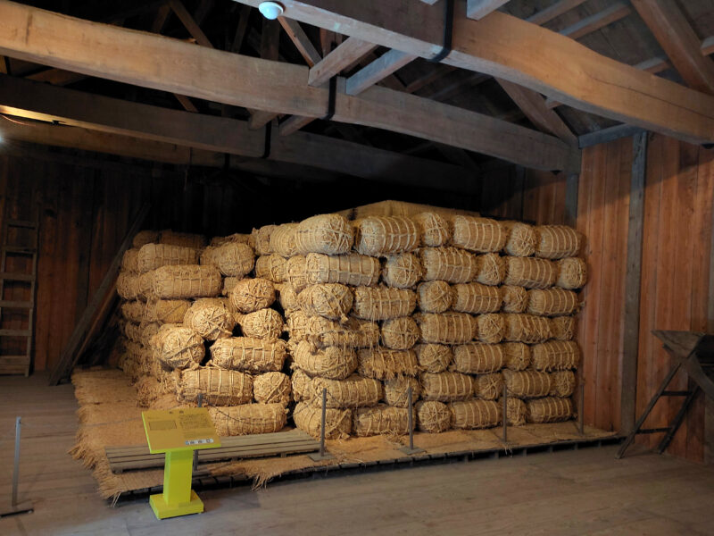 旧青山家漁家住宅の米倉