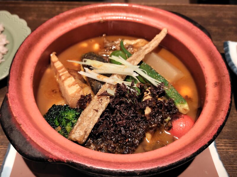 スープカレーしゃば蔵の煮干しスープの野菜たっぷりスープカレー