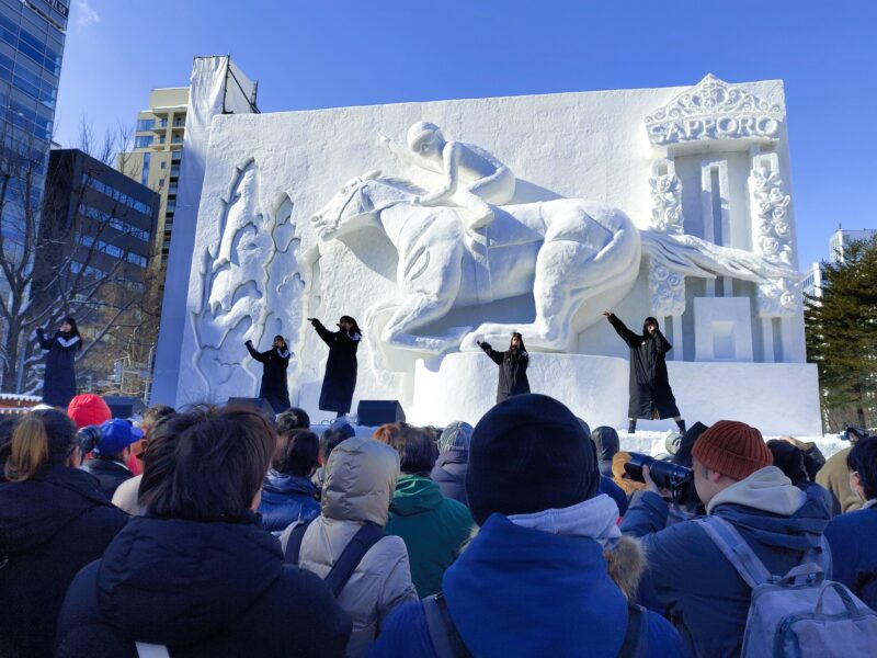 さっぽろ雪まつり2026年5丁目会場の大雪像（サラブレッド）
