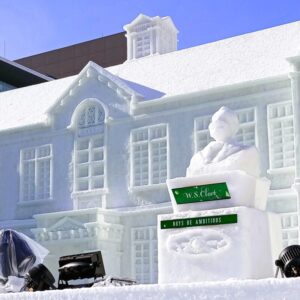 さっぽろ雪まつり2026年7丁目会場の大雪像(古河講堂)のクラーク博士像