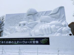 さっぽろ雪まつり2026年10丁目会場の大雪像(スターウォーズ、昼)