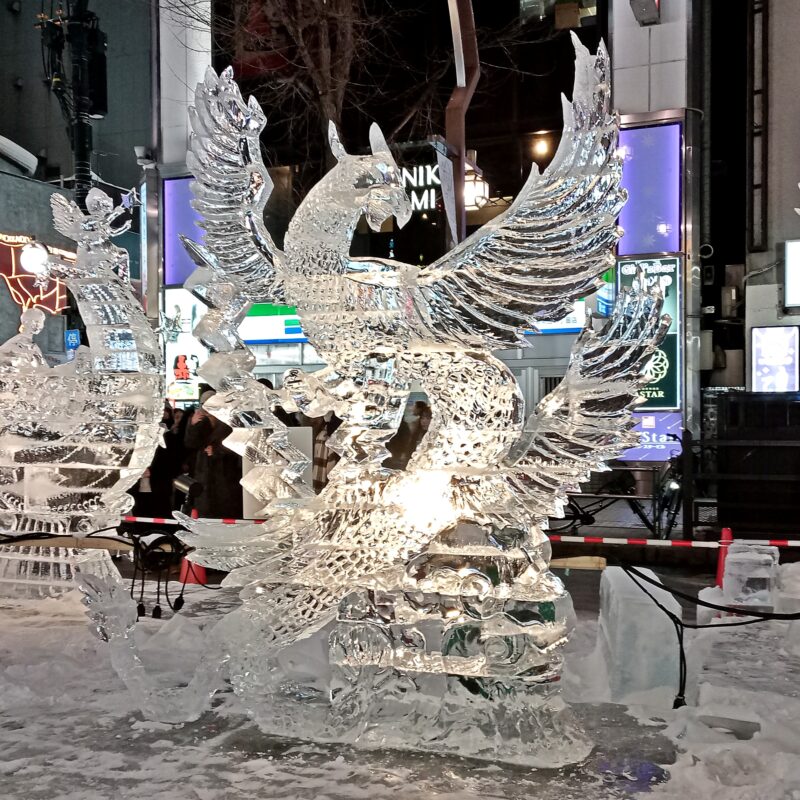 2026年さっぽろ雪まつりの氷彫刻コンクールの準優秀賞作品「Thunderbird～雷鳥～」