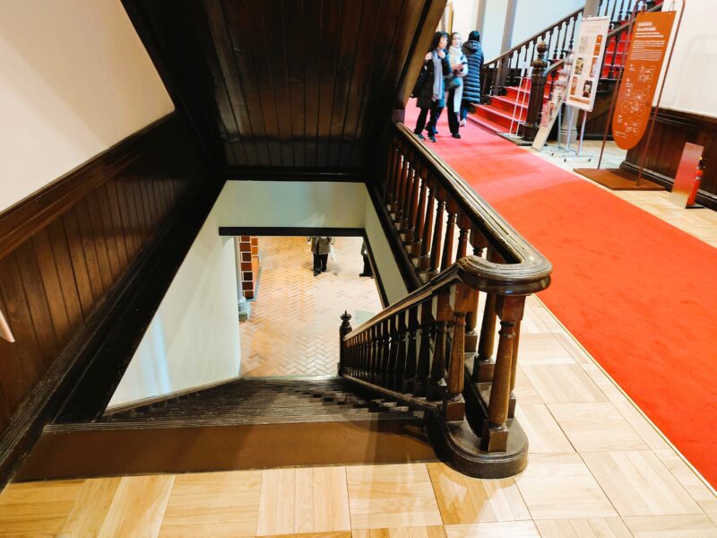 北海道庁旧本庁舎（赤れんが庁舎）地階への入口