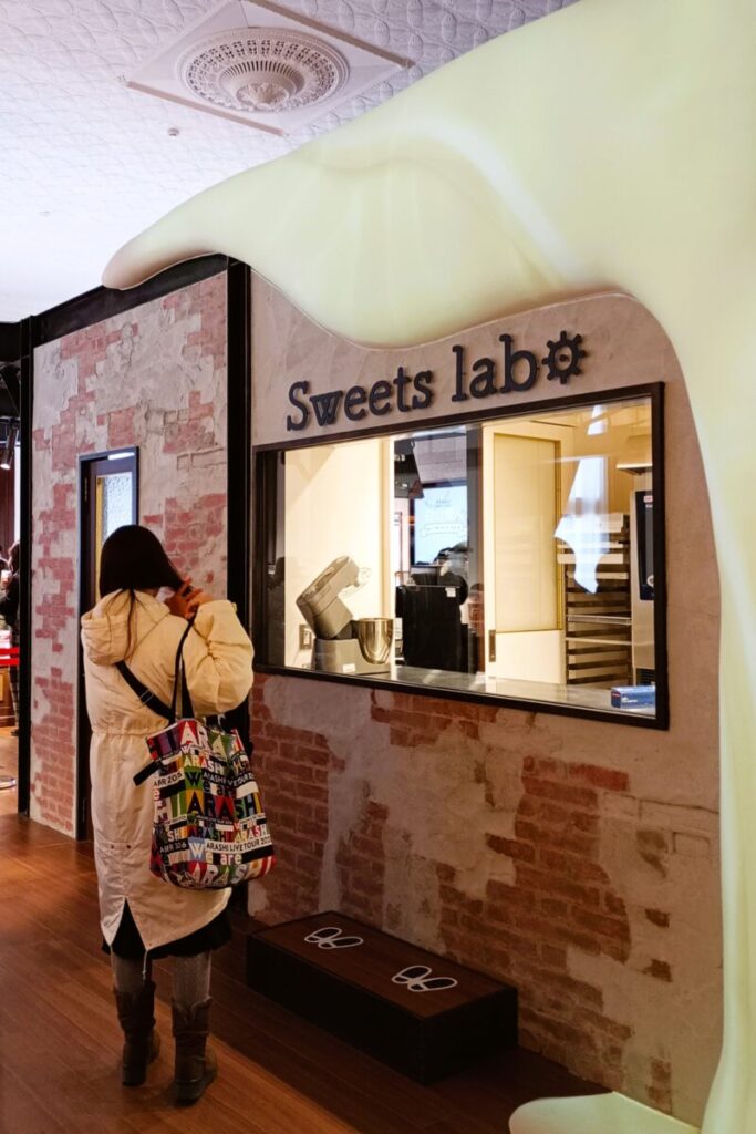 北海道庁旧本庁舎（赤れんが庁舎）１Fの白い恋人スイーツラボ