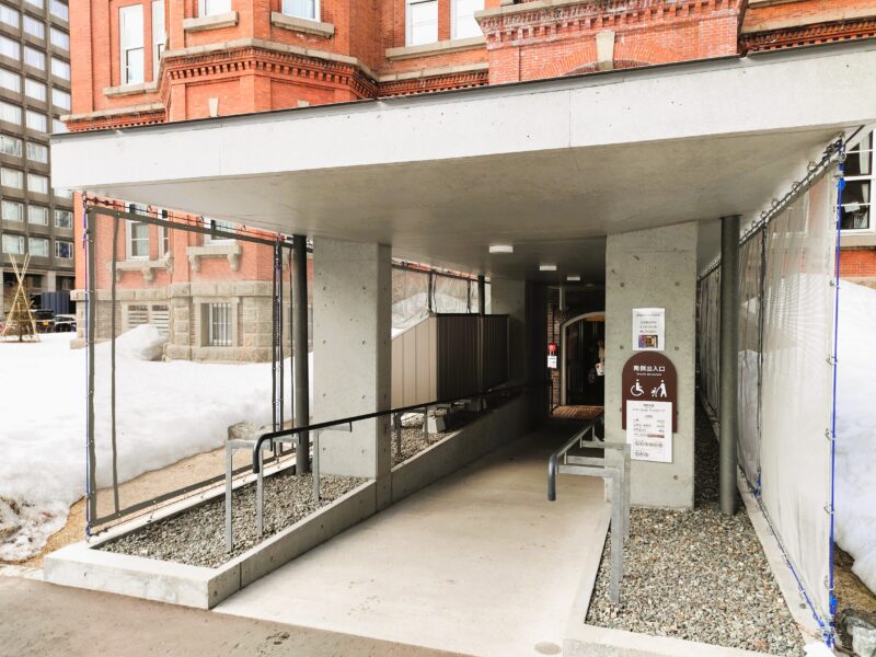 北海道庁旧本庁舎（赤れんが庁舎）の南側出入口（バリアフリー）