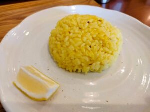 アメイロカリィのターメリックライス(中)