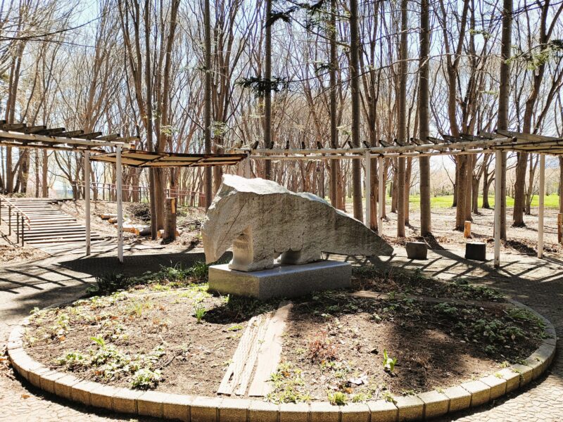 前田森林公園のセカリー広場の彫刻