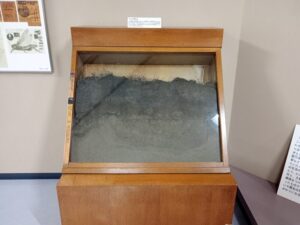 手稲記念館に展示のバッタ塚の土