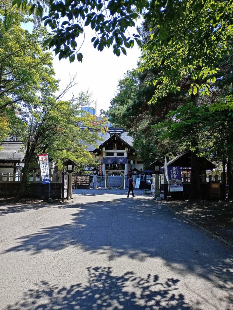 豊平神社の境内