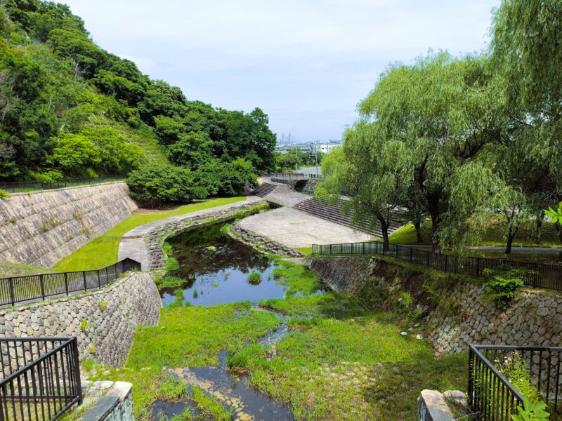 山鼻川緑地の散策ゾーンの出発点