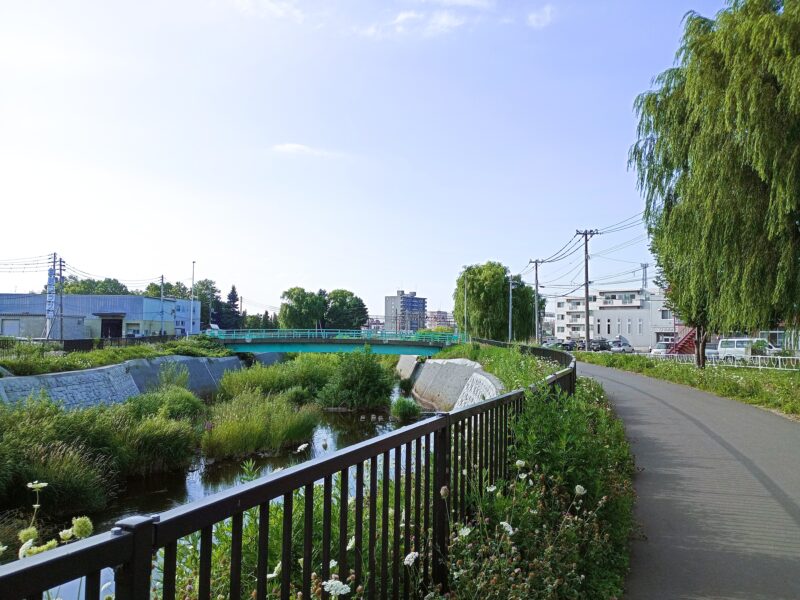 月寒河畔緑地の終点近く(旭パークゴルフ場)