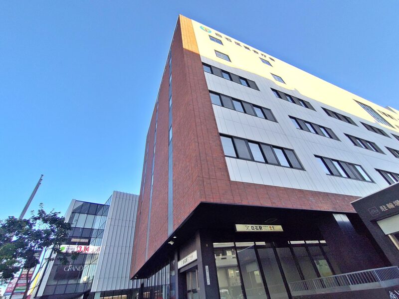 白石区複合庁舎の外観