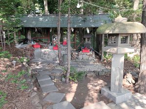 神寄谷の如意輪観音、水子地蔵、金龍神、馬頭観音碑