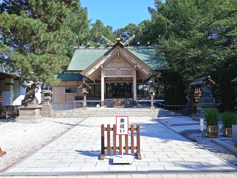 白石神社の社殿