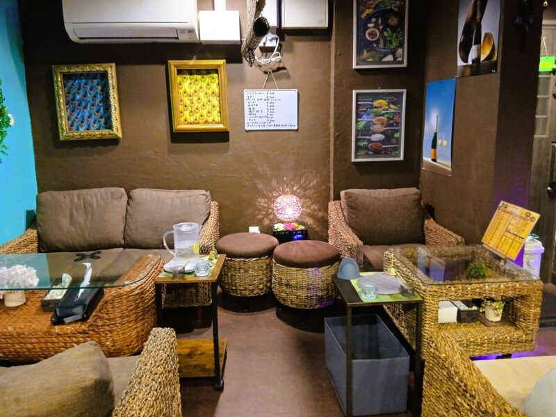 Casual Dining BAR KiTi キチの店内
