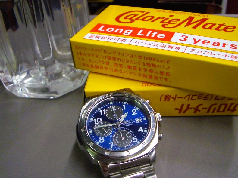2011年5月28日未明にJR職員から配布された水と非常食