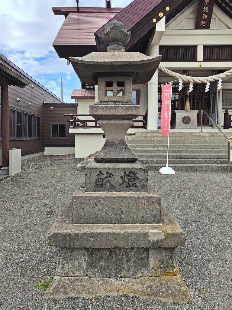 苗穂神社の石灯籠